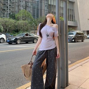 Off-Shoulder Slanted Collar T-Shirt, Waist-Cinching Slimming Design, K-Pop Inspired Short Sleeve Top for Music Festivals and Dance