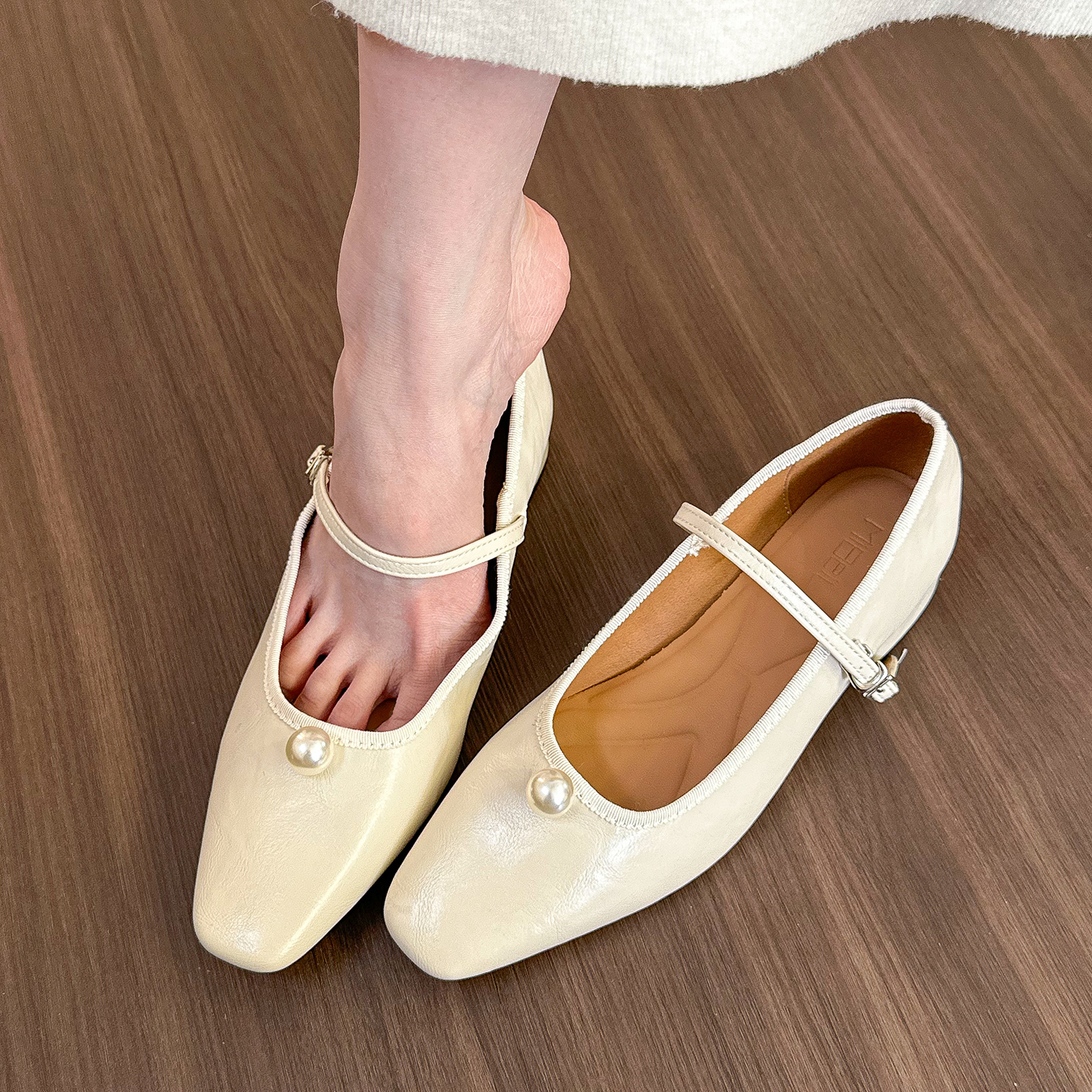 Off-White Pearl Square-Toe Mary Jane Flat Shoes for Women - Spring/Summer 2024 Fashion, Elegant Y2K Style