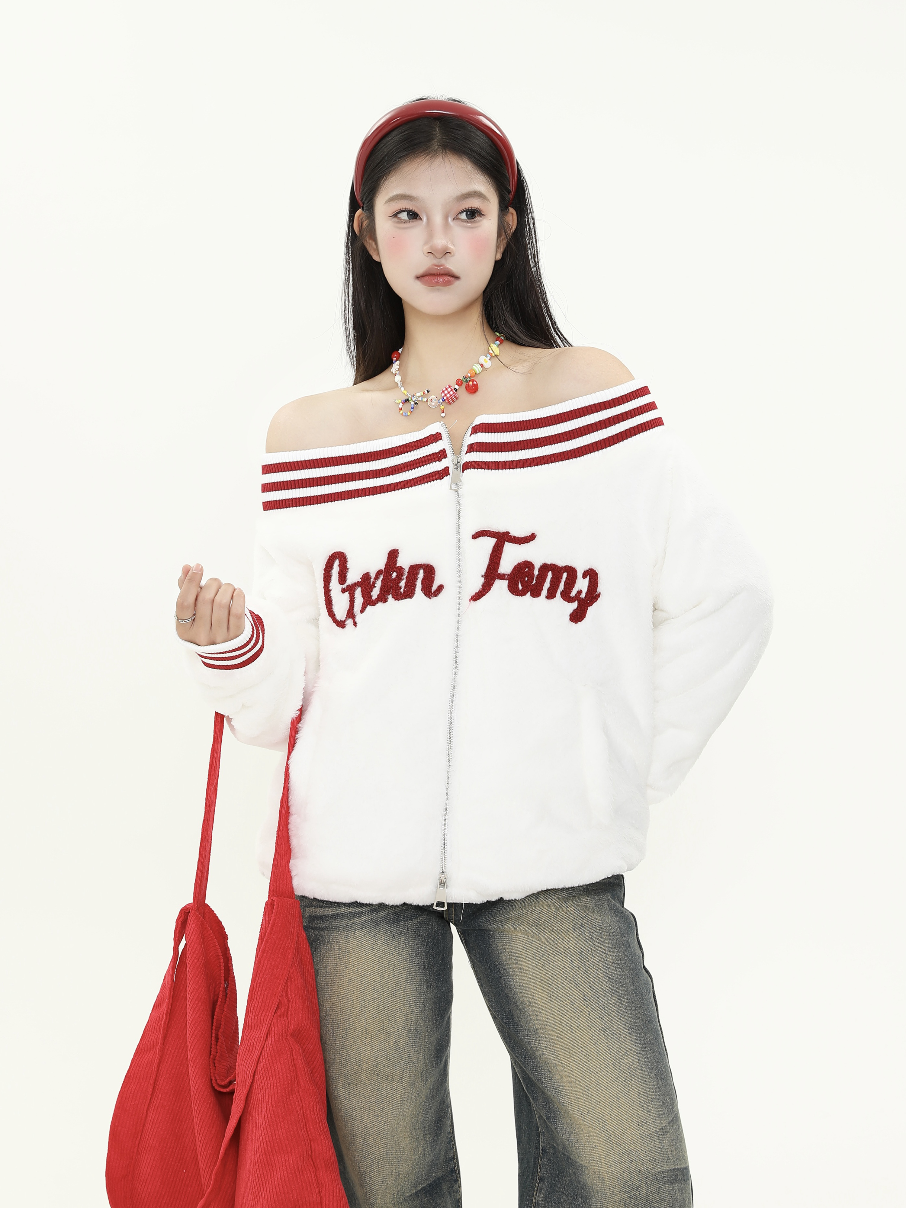 One-Shoulder Plush Jacket with Embroidered Letter Design - American-Style Spicy Girl Sweatshirt for Women's Autumn and Winter Fashion