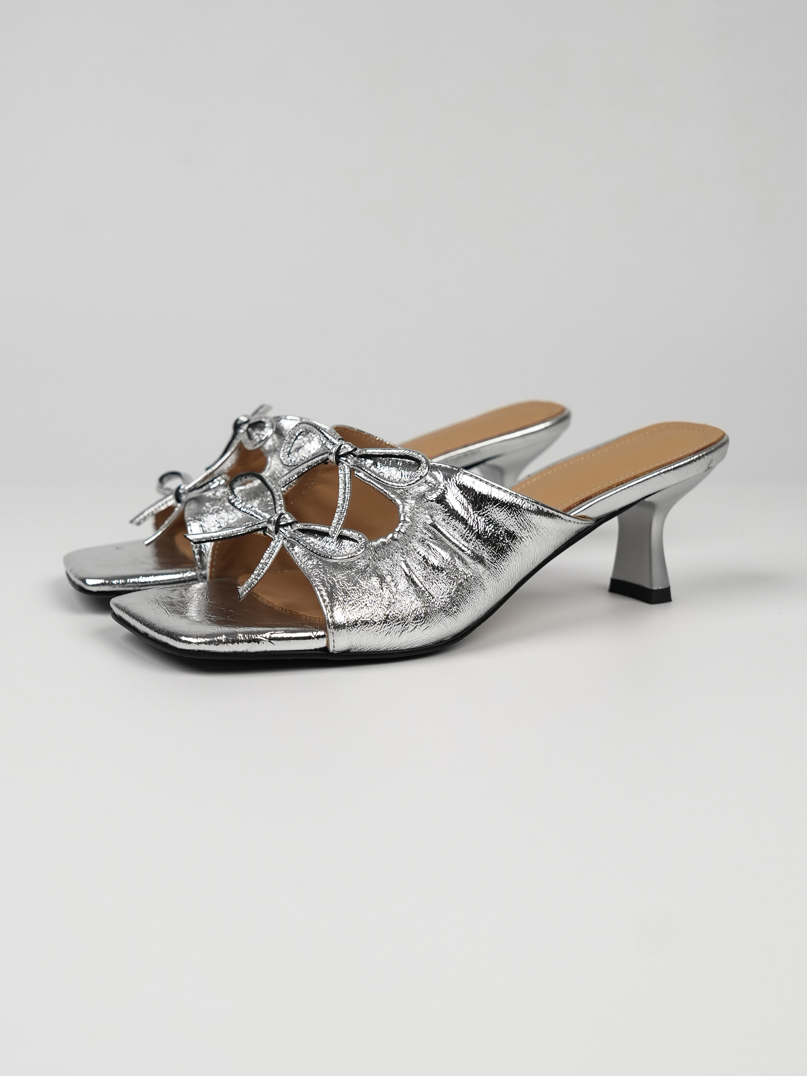 Open-Toe Slip-On Sandals for Women with Thin Mid Heels and Bow - Stylish Golden Vacation Half-Slippers