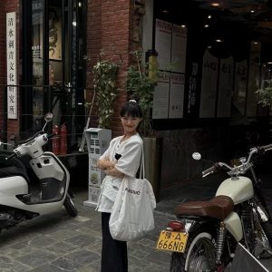 Oversized Korean Style Letter Tote Bag - Casual Versatile Shoulder Bag for Women, Perfect for Everyday Use and Errands