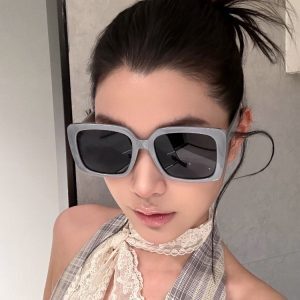 Oversized Square Gray Polarized Sunglasses for Women - UV Protection, Stylish Street Style, Flattering for Round Faces