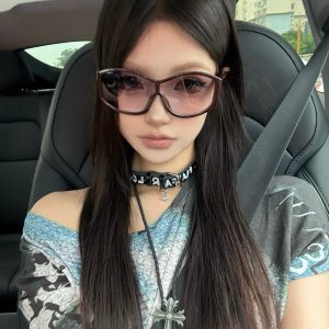 Oversized Wine Red Y2K Retro Sunglasses for Square & Round Faces - Millennial Baddie Style Sun Protection for Street Photography