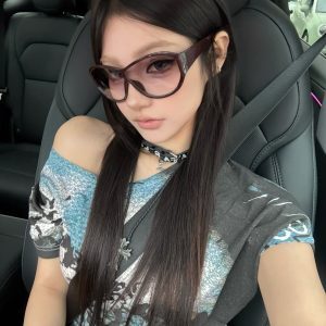 Oversized Wine Red Y2K Retro Sunglasses for Square & Round Faces - Millennial Baddie Style Sun Protection for Street Photography