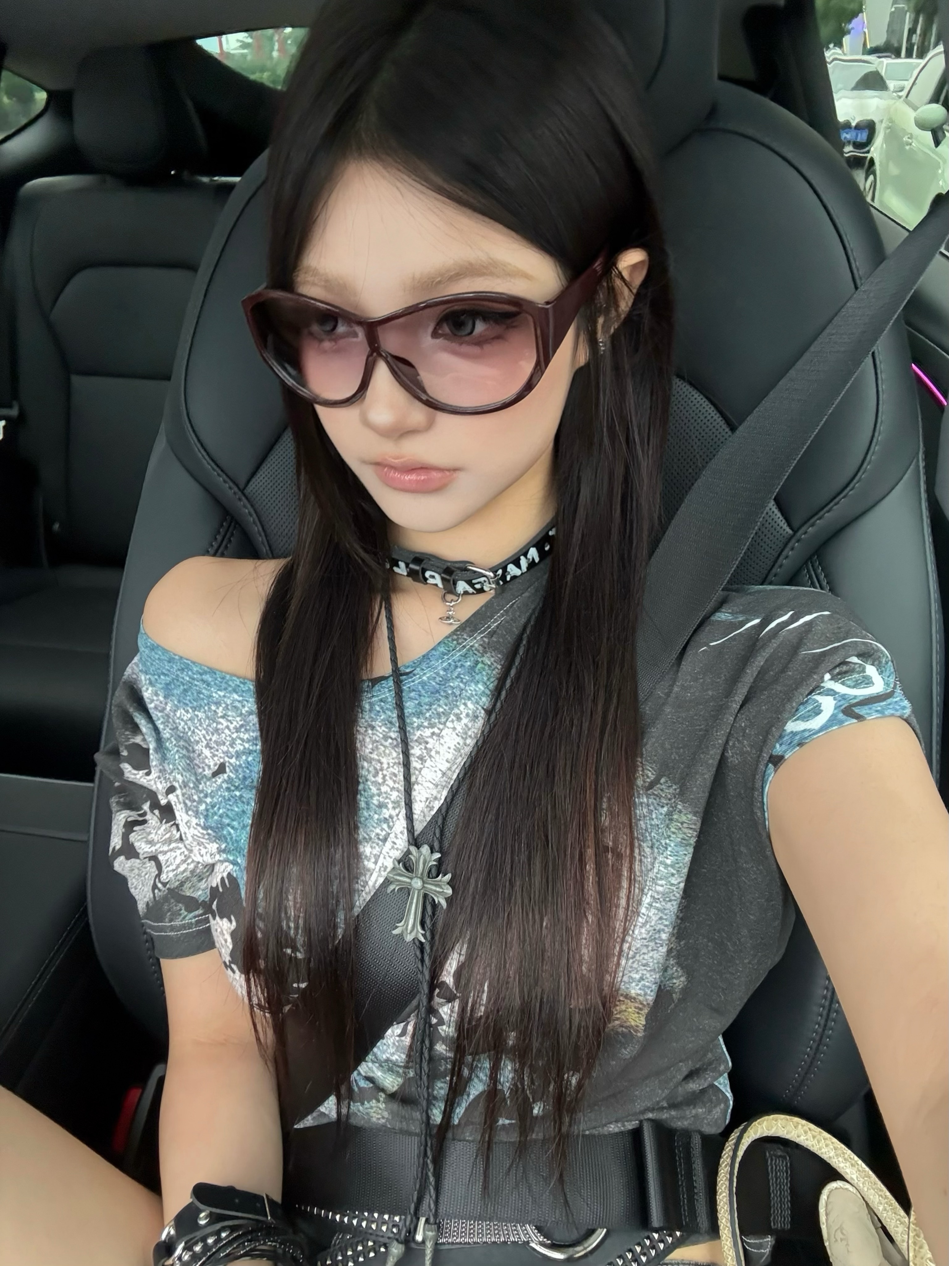 Oversized Wine Red Y2K Retro Sunglasses for Square & Round Faces - Millennial Baddie Style Sun Protection for Street Photography