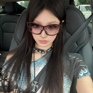 Oversized Wine Red Y2K Retro Sunglasses for Square & Round Faces - Millennial Baddie Style Sun Protection for Street Photography
