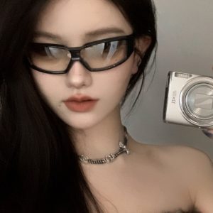Oversized Y2K Cyberpunk Futuristic Sunglasses for Women - Retro Style Statement Eyewear for Trendy Photography