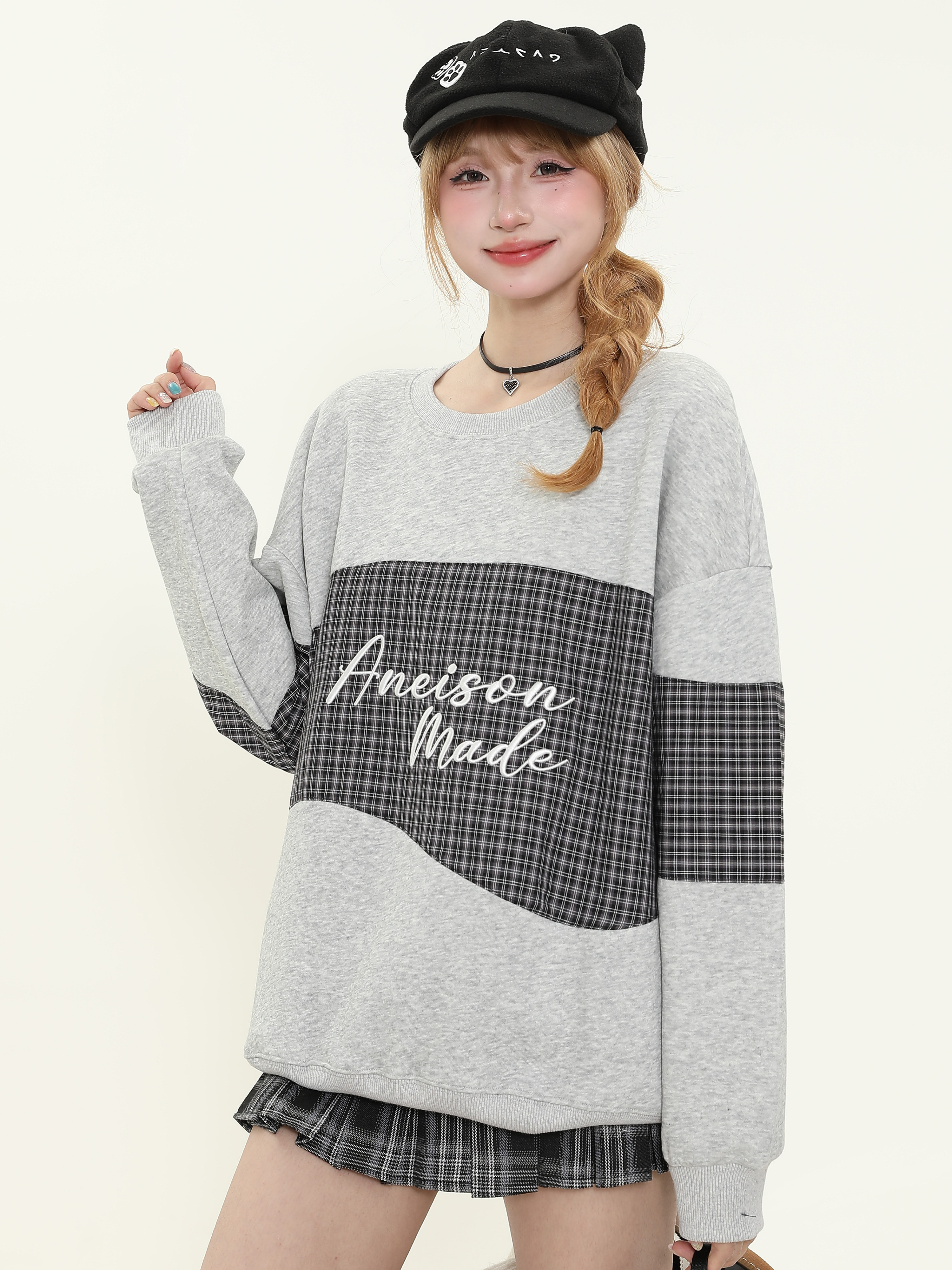 Plaid Spliced Round Neck Sweatshirt for Women - Casual Spring High-Design Top in Lazy Style, Trendy 90s Inspired Fashion