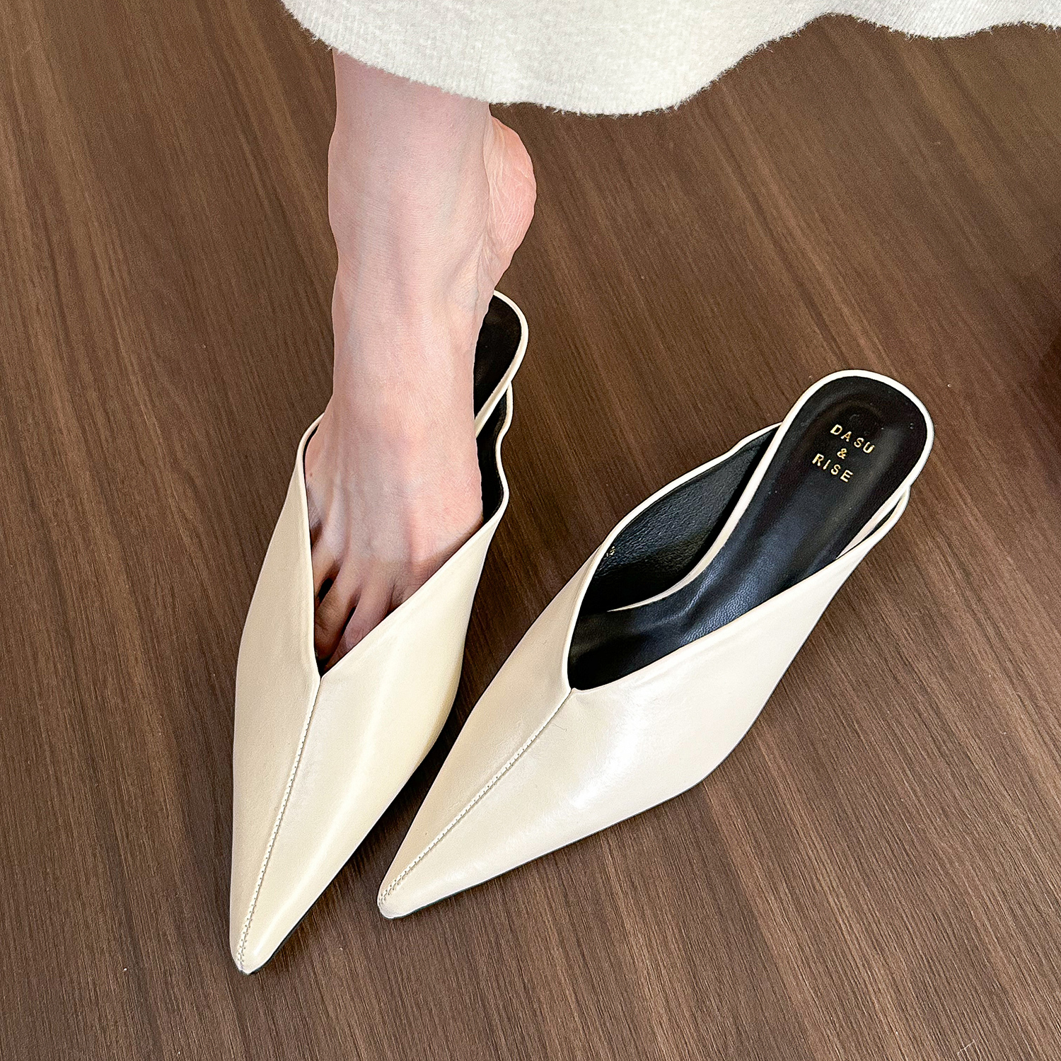 Pointed Half-Slippers for Women, Slimming Thin-Heeled Mules, Spring/Summer 2024 Fashion, Chic Casual Footwear