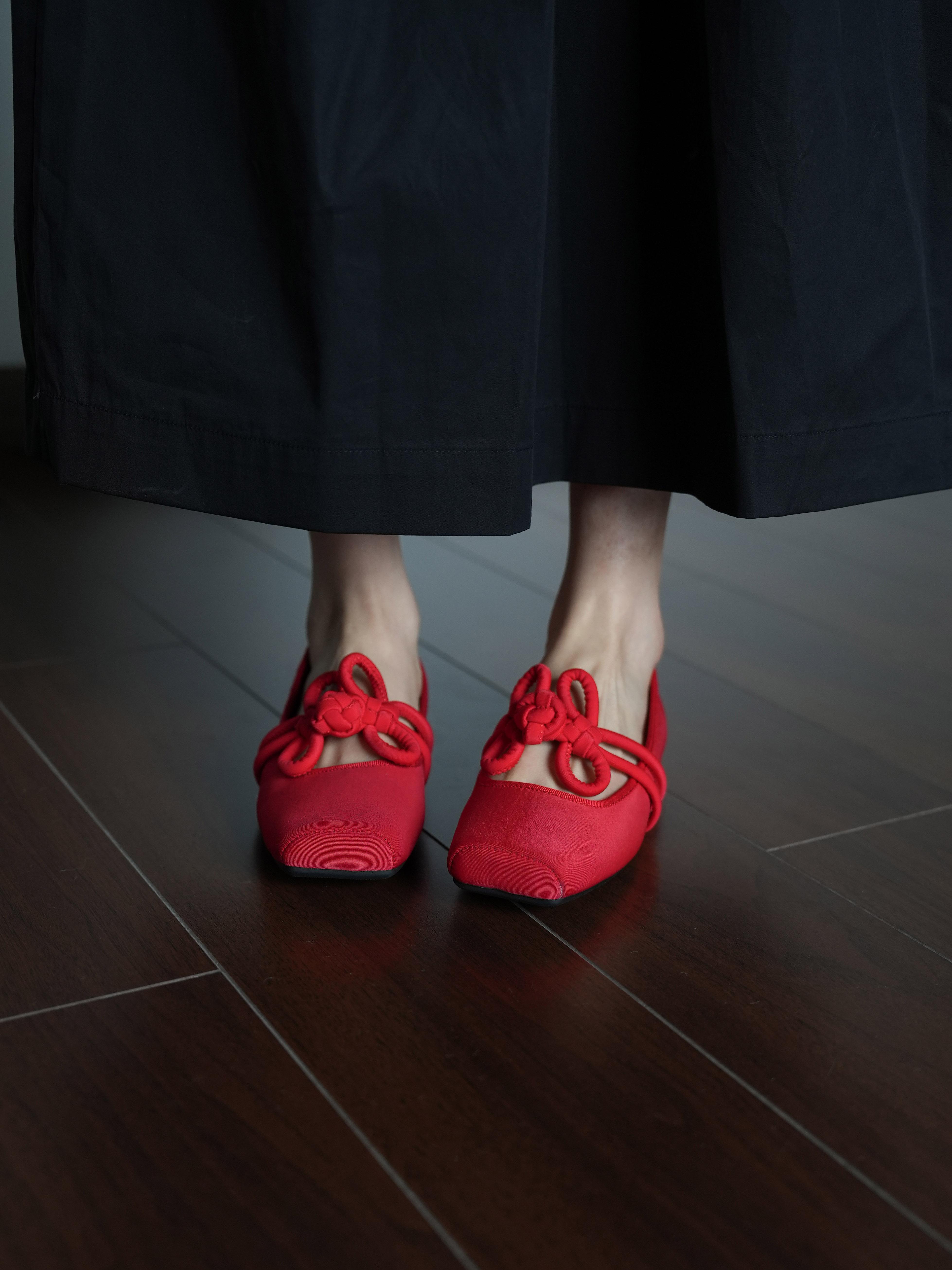 Red Flat Round-Toe Women's Shoes with Bow - Versatile Chinese Knot Design for Spring Weddings and Everyday Wear