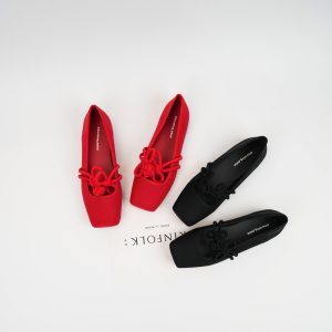 Red Flat Round-Toe Women's Shoes with Bow - Versatile Chinese Knot Design for Spring Weddings and Everyday Wear