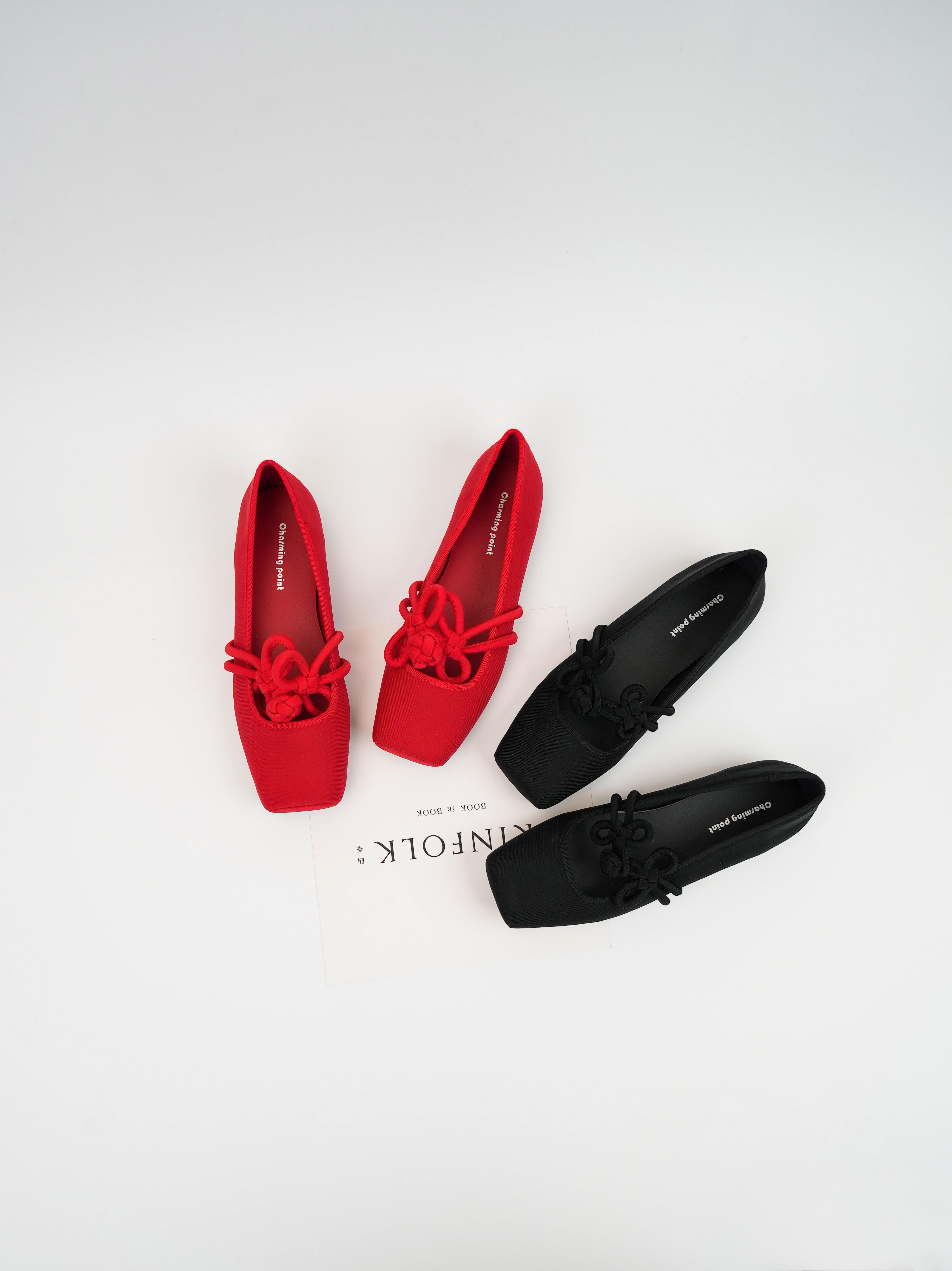 Red Flat Round-Toe Women's Shoes with Bow - Versatile Chinese Knot Design for Spring Weddings and Everyday Wear