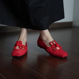 Red Flat Round-Toe Women's Shoes with Bow - Versatile Chinese Knot Design for Spring Weddings and Everyday Wear