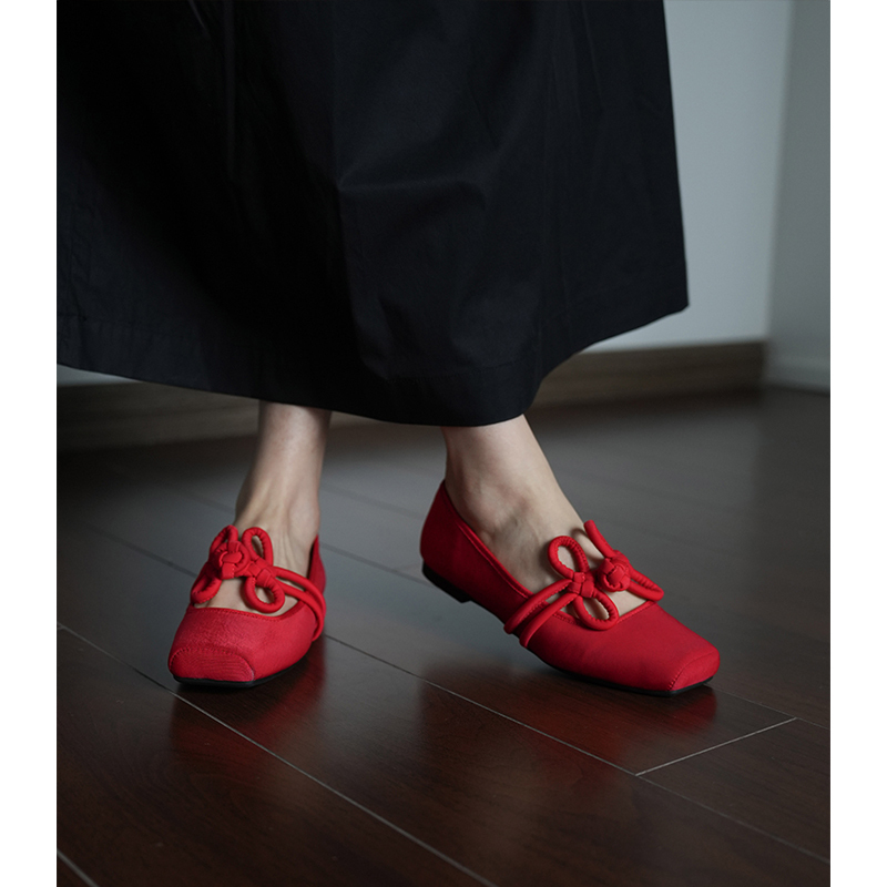 Red Flat Round-Toe Women's Shoes with Bow - Versatile Chinese Knot Design for Spring Weddings and Everyday Wear
