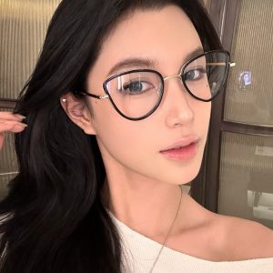 Retro Cat-Eye Anti-Blue Light Prescription Glasses for Women - Trendy Black Metal Frame, Flattering for Round & Oval Faces