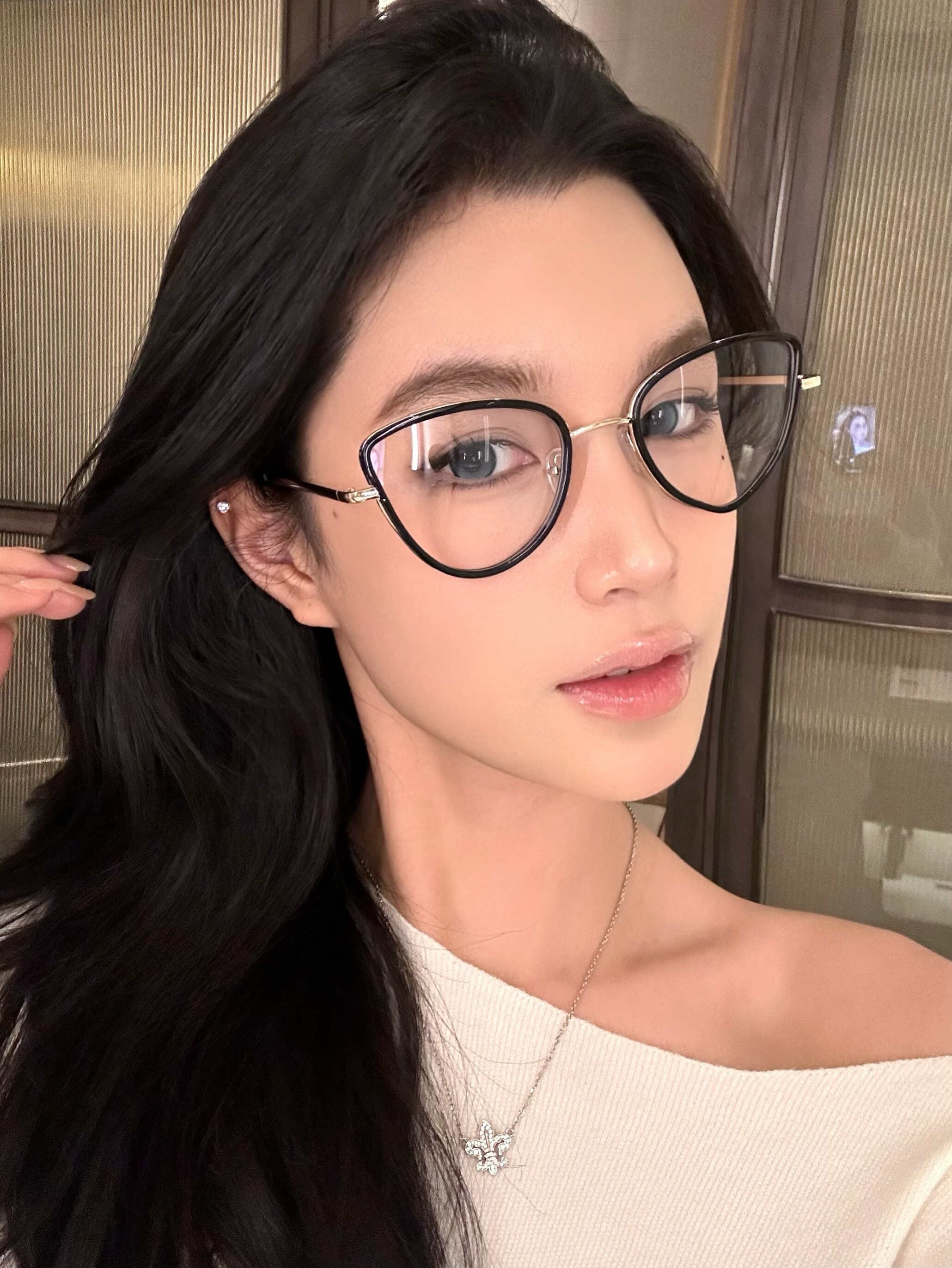 Retro Cat-Eye Anti-Blue Light Prescription Glasses for Women - Trendy Black Metal Frame, Flattering for Round & Oval Faces