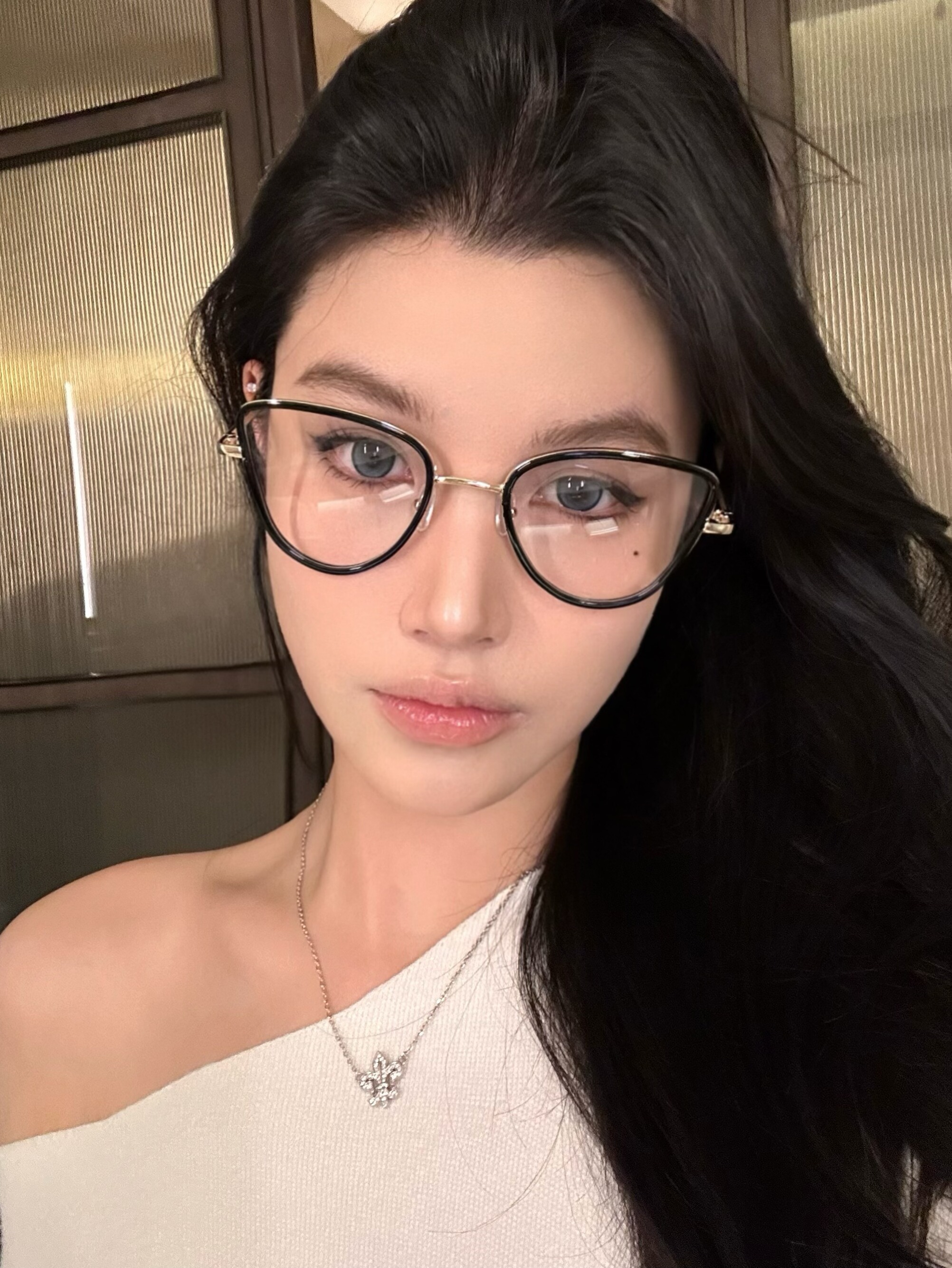Retro Cat-Eye Anti-Blue Light Prescription Glasses for Women - Trendy Black Metal Frame, Flattering for Round & Oval Faces