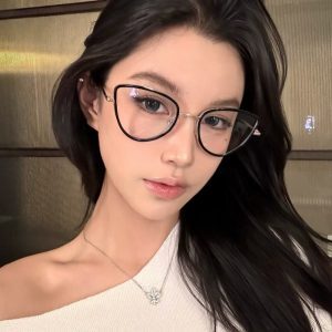Retro Cat-Eye Anti-Blue Light Prescription Glasses for Women - Trendy Black Metal Frame, Flattering for Round & Oval Faces