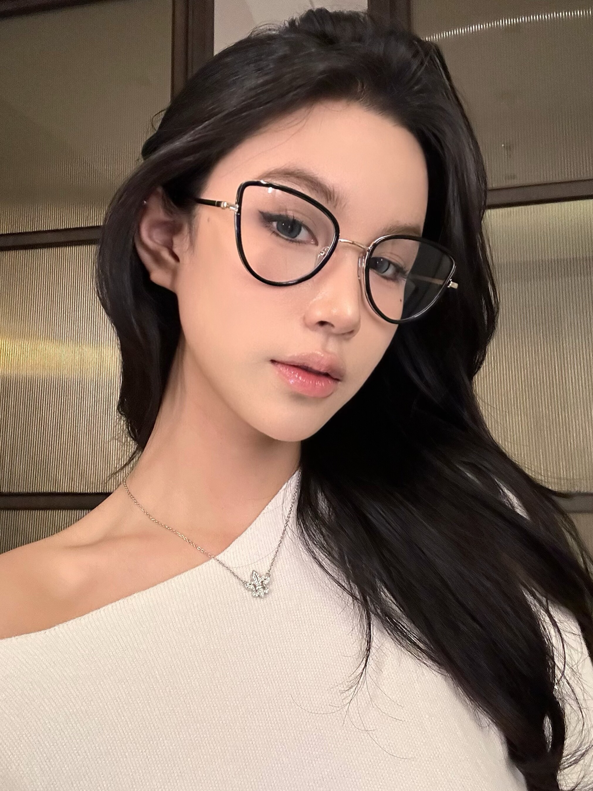 Retro Cat-Eye Anti-Blue Light Prescription Glasses for Women - Trendy Black Metal Frame, Flattering for Round & Oval Faces