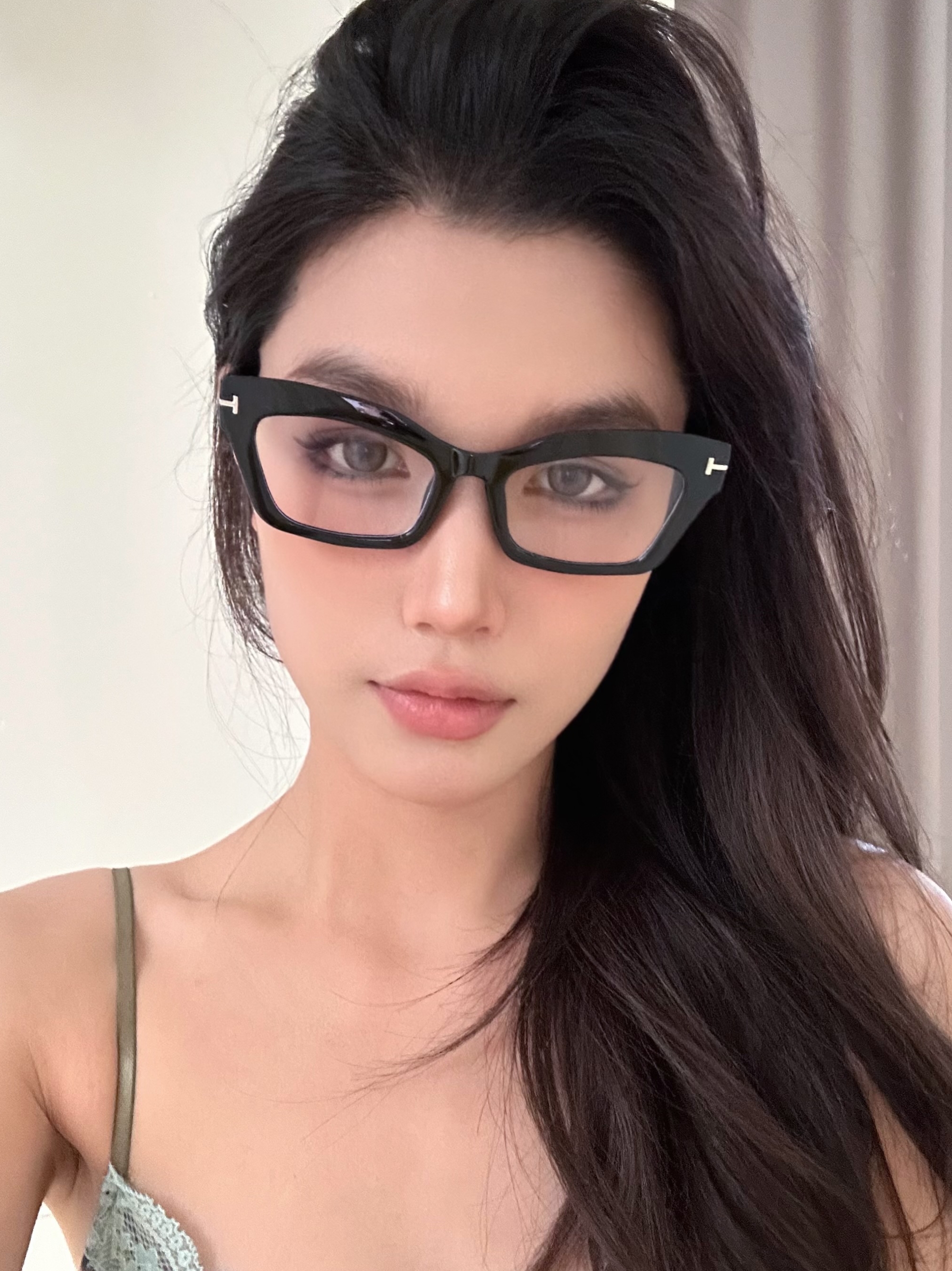 Retro Cat-Eye Square Black Glasses for Women - High-End Fashion Accessory for Round and Square Faces