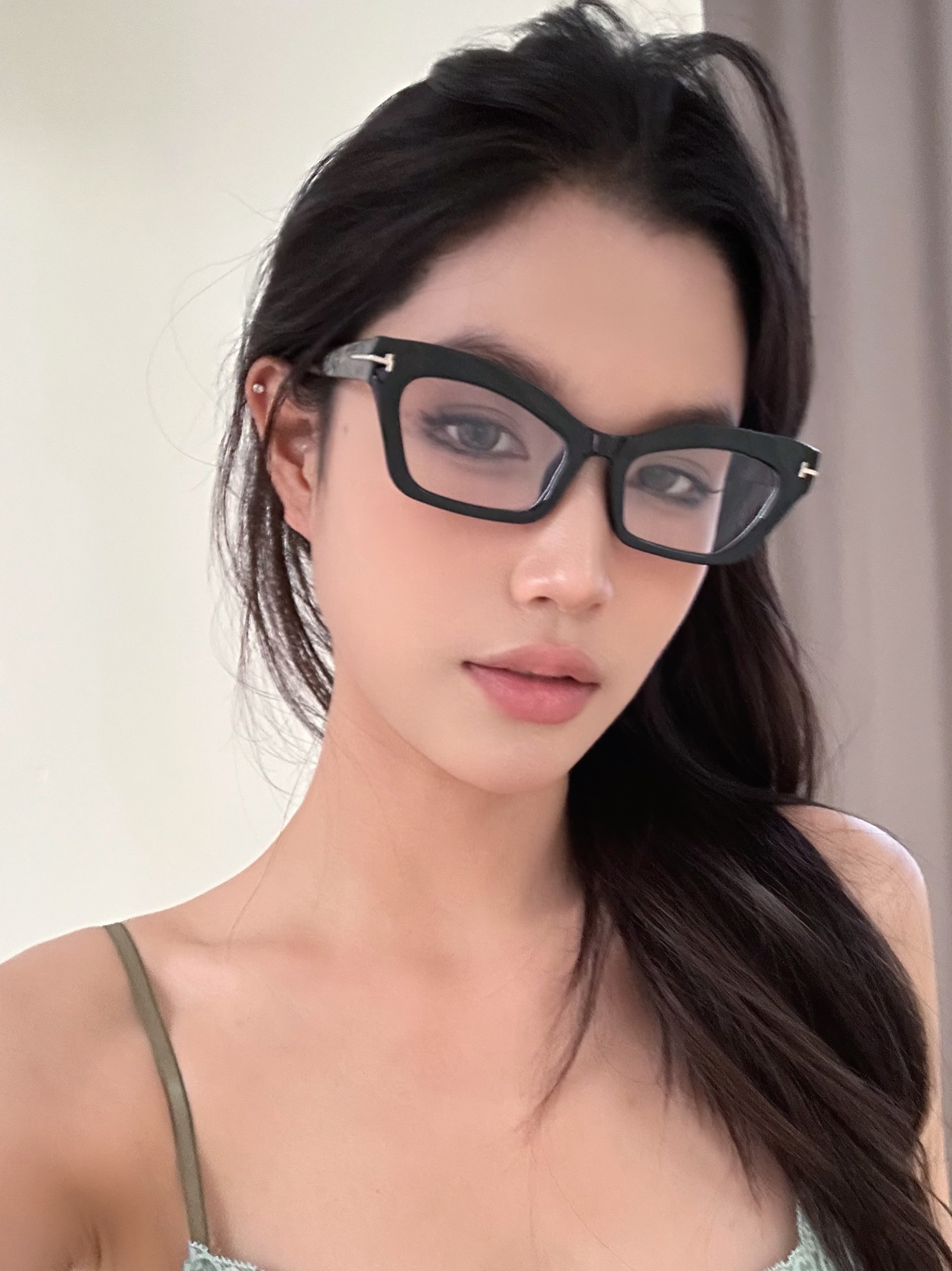 Retro Cat-Eye Square Black Glasses for Women - High-End Fashion Accessory for Round and Square Faces