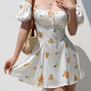 Retro Floral Lace Square Neck Puff Sleeve Slimming Waist-Defining Dress for Women - Perfect for Vacation and 90s Style