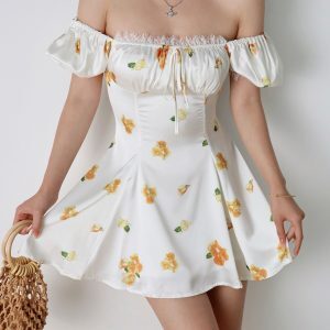 Retro Floral Lace Square Neck Puff Sleeve Slimming Waist-Defining Dress for Women - Perfect for Vacation and 90s Style