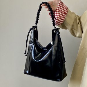 Retro High-End Women's Shoulder Tote Bag - Soft Leather, Large Capacity, Ideal for Commuting, 2025 Niche Design