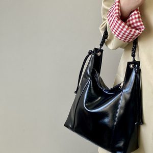 Retro High-End Women's Shoulder Tote Bag - Soft Leather, Large Capacity, Ideal for Commuting, 2025 Niche Design