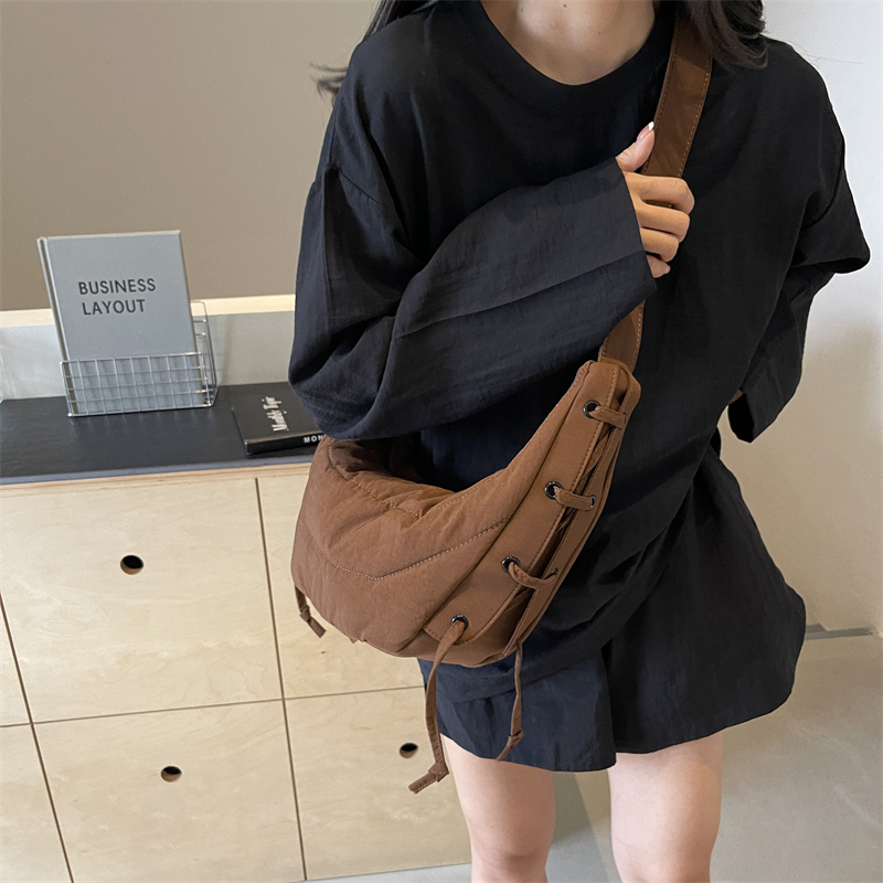 Retro Horn-Shaped Slouch Bag for Women - Versatile Underarm Dumpling Tote, Large Capacity Fashionable Commuter Bag
