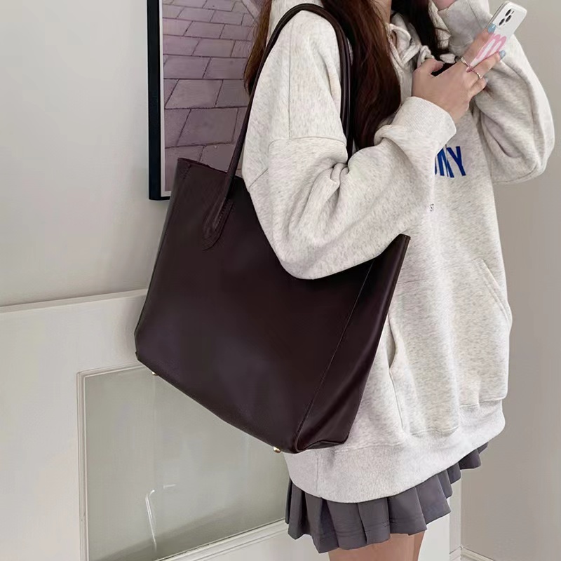 Retro Korean Style Tote Bag for Women, High-Quality Large Capacity Shoulder Bag, Trendy Commuting & Mother-Child Design 2025