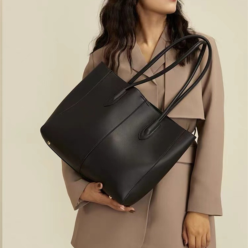 Retro Korean Style Tote Bag for Women, High-Quality Large Capacity Shoulder Bag, Trendy Commuting & Mother-Child Design 2025