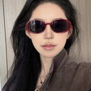 Retro Oval Red Sunglasses for Women - Stylish UV Protection, Trendy Street Style, Flattering for Round Faces
