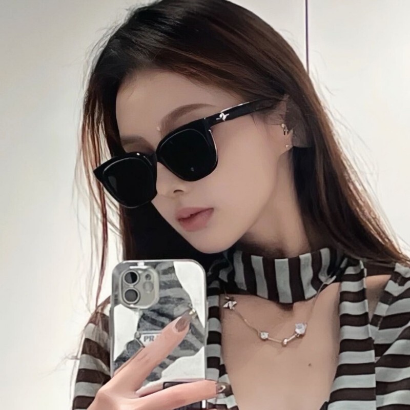 Retro Oversized Square Black Sunglasses for Women - Flattering for Big Faces, High-End Feel, UV Protection, Stylish Y2K Fashion