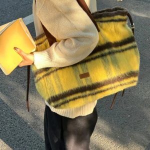 Retro Plaid Woolen Tote Bag - Large Capacity Commuter Bag, Versatile Plush Shoulder Bag for Students and Everyday Use
