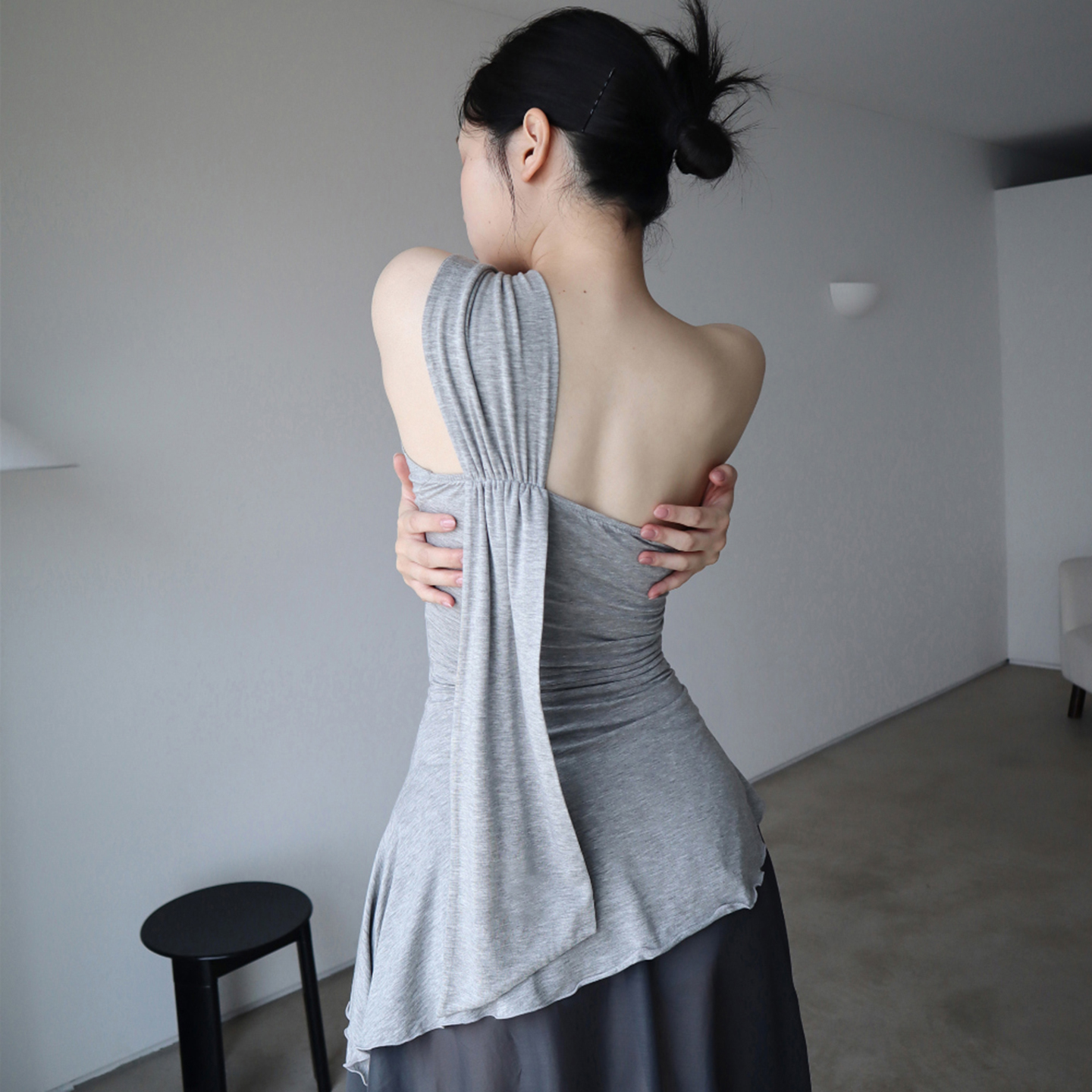 Sexy Gray Twisted One-Shoulder Tank Top - Slim Fit Stretchy Long Top for 90s and Y2K Style Fashion