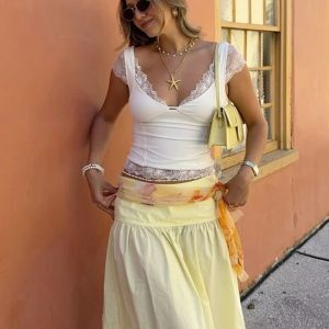 Sexy Lace Splicing Low Round Neck T-Shirt for Women - Slim Fit Short Sleeve Top with Chest Design - Y2K Fashion Staple