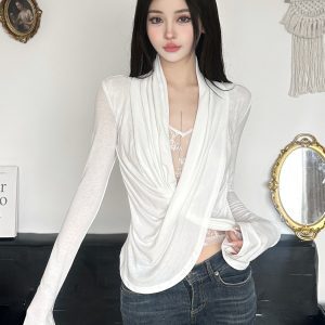 Sexy Low-Cut Lace Spliced T-Shirt for Women with Pleated Cross Design – Trendy Y2K Style Top