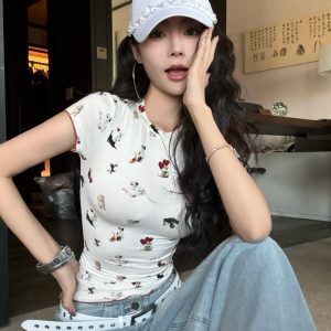 Sexy Short-Sleeve Cropped T-Shirt for Women - Tight-Fitting K-Pop Style Jazz Dance Top for Music Festival Outfits