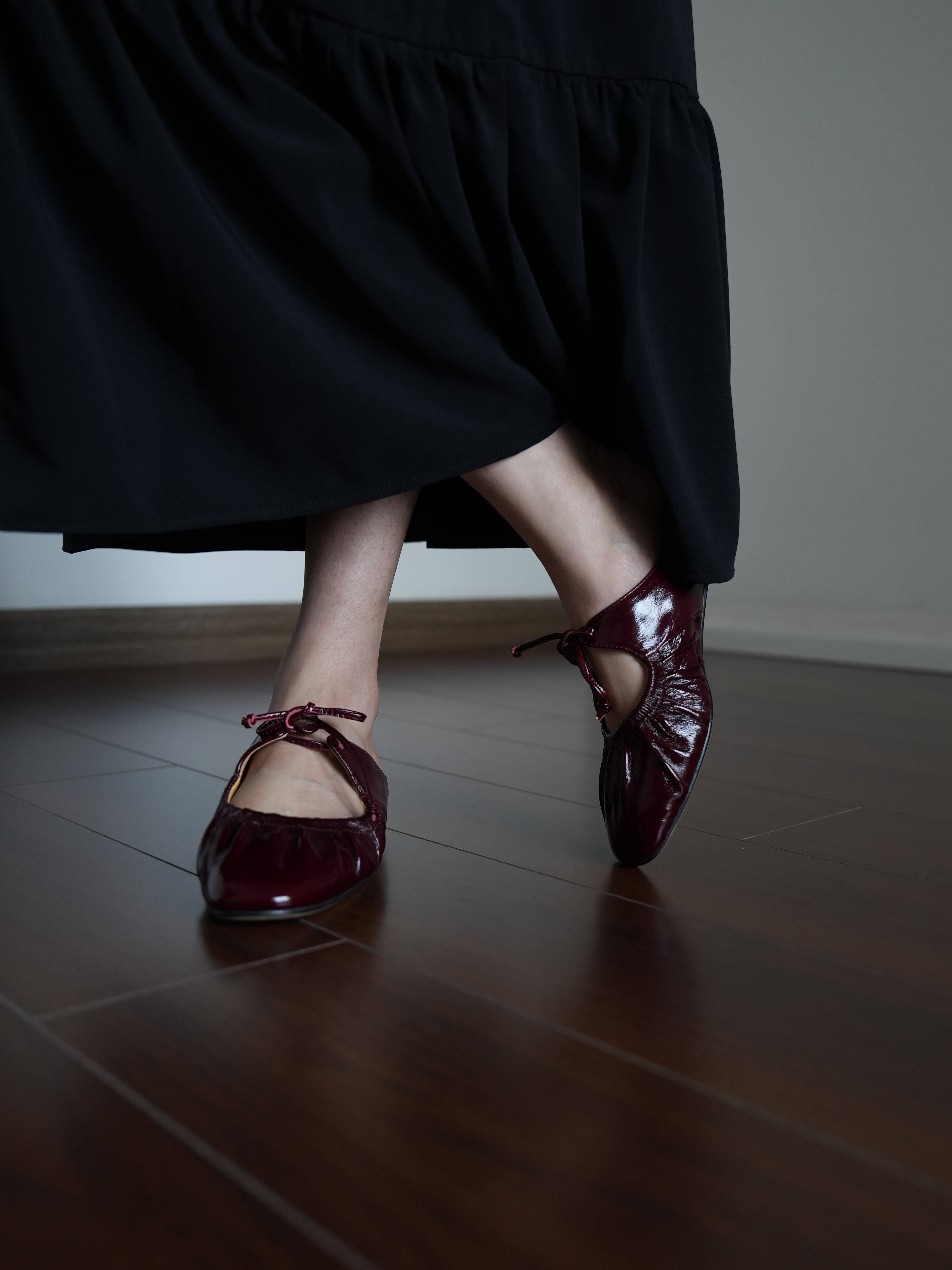 Silver Open-Toe Slippers for Women - Summer Casual Flat Platform Lace-Up Sandals - Versatile Half-Drag Style