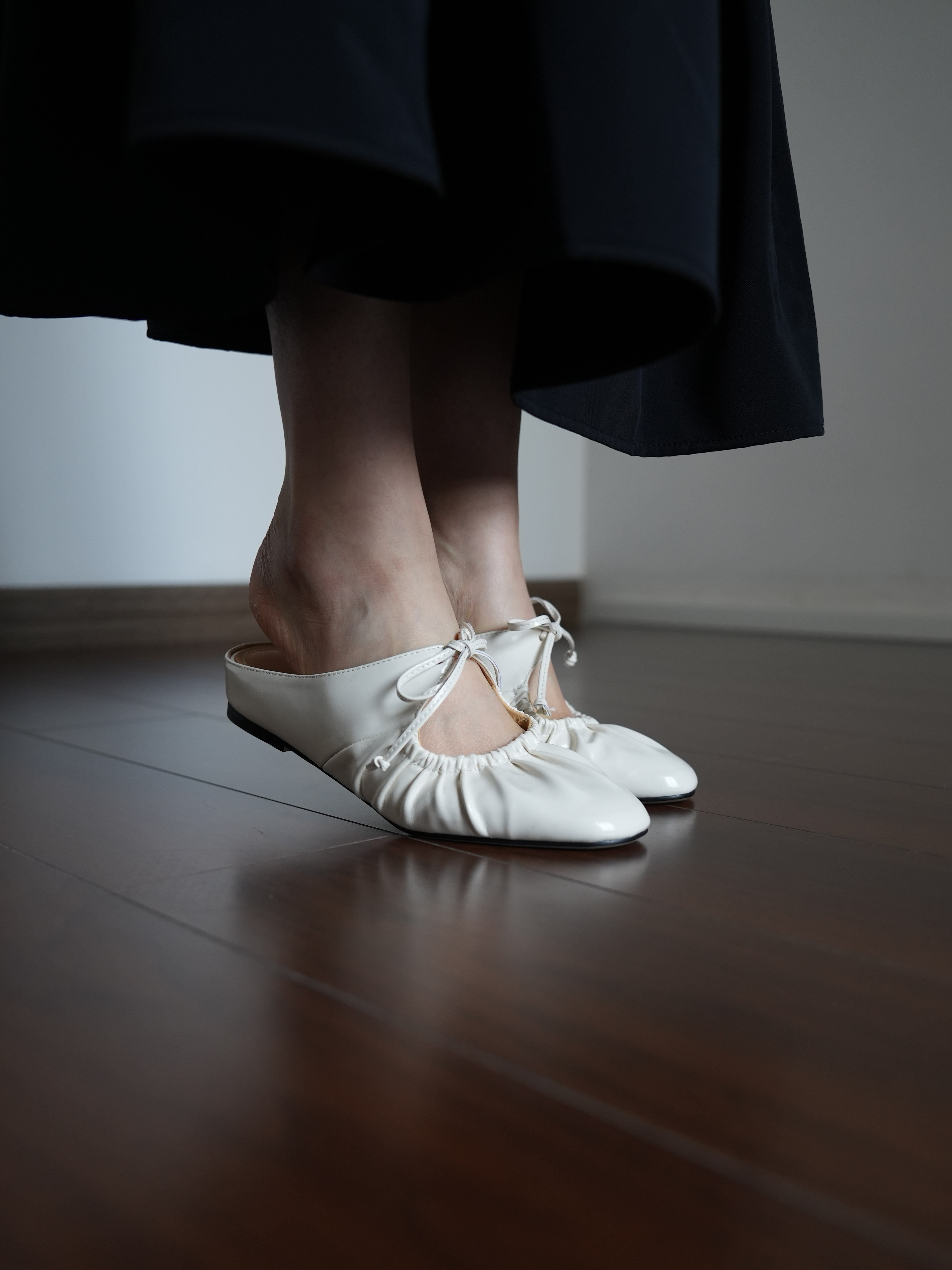 Silver Open-Toe Slippers for Women - Summer Casual Flat Platform Lace-Up Sandals - Versatile Half-Drag Style