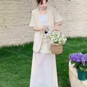 Stylish Short-Sleeve Blazer and Skirt Set for Women - Chic Summer Two-Piece Outfit, Sophisticated Commuting Style, Trendy Look