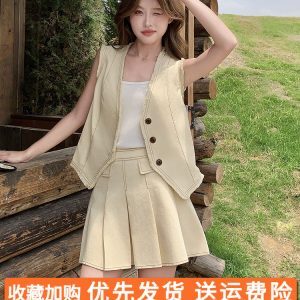 Summer 2025 Women's Yellow Vest Suit with Pleated Skirt - Casual Commuter Style Two-Piece Set for a Youthful Look