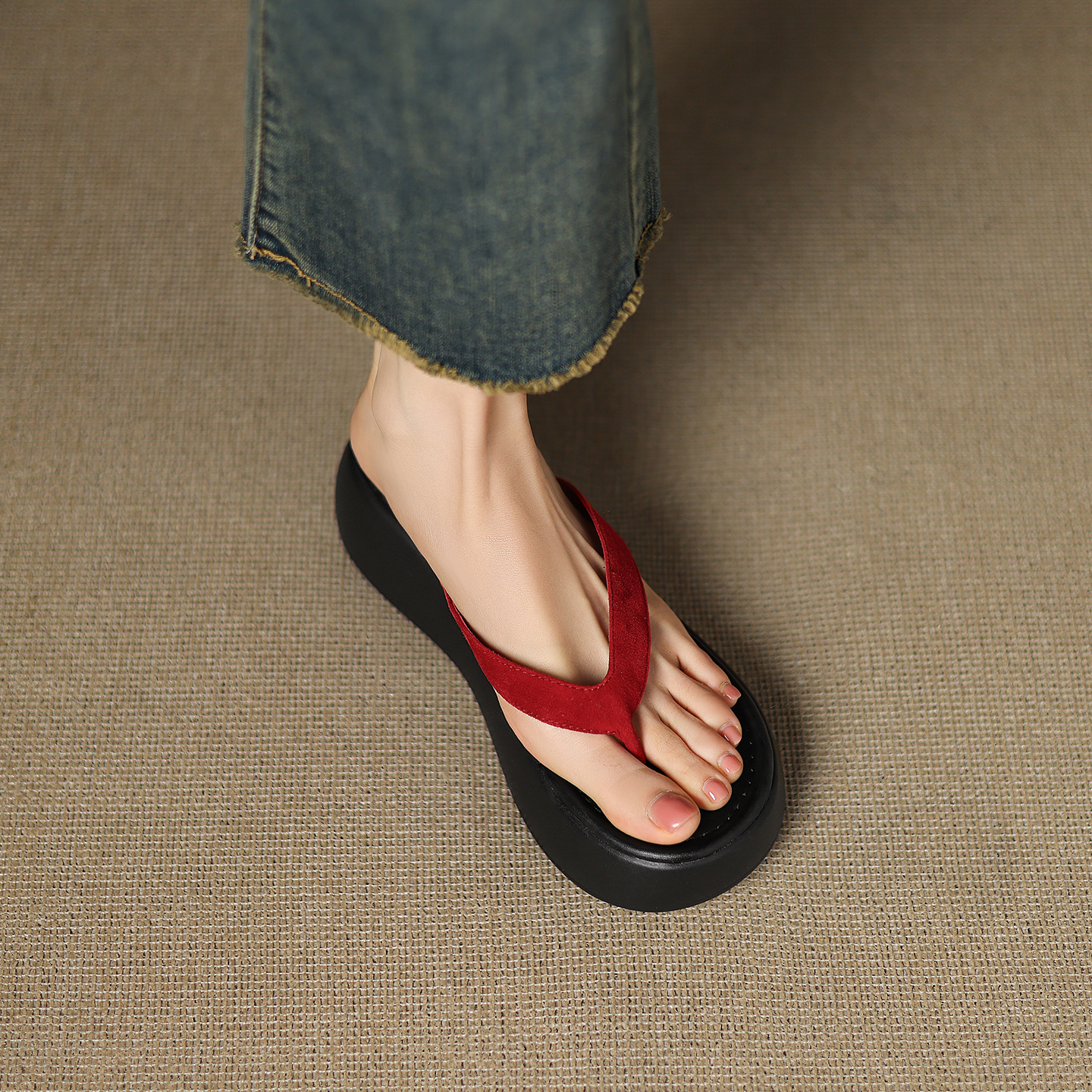 Summer Women's Open-Toe Sandals with Thick Sole, Height-Increasing Design, Casual Flip-Flops for Outdoor Wear
