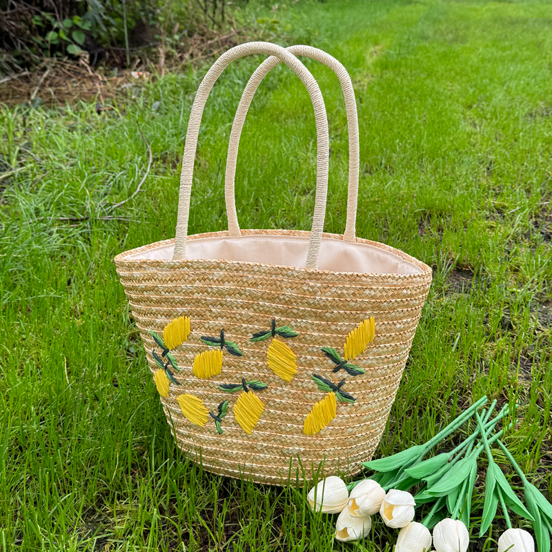 Summer Woven Straw Tote Bag for Women - Large Capacity Shoulder Bag for Commuting & Beach, 2024 Trendy Style