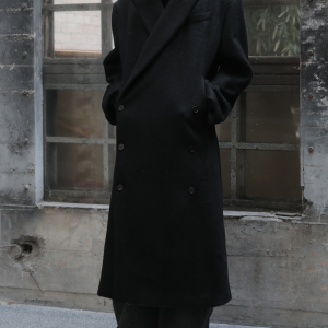 Tailored Wool Dress Coat with Shoulder Pads - Chic Mannequin Style for Effortless Elegance