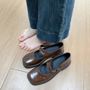 Thick-Soled Brown Mary Jane Shoes for Women – Retro Japanese JK Round-Toe Chunky Heel Leather for Spring/Summer 2024