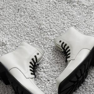 Trendy British Minimalist Thick-Soled Height-Increasing Square-Toe Leather Martin Boots for 2022 Fashion