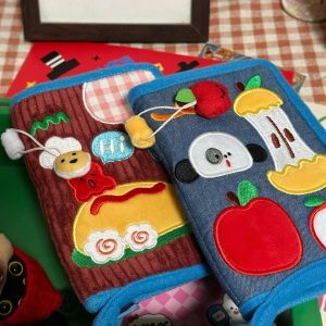 Trendy Cartoon Mini Handheld Coin Purse for Girls - Creative ID Card Storage Bag for Outings and Everyday Use