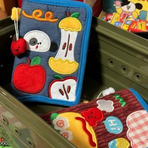 Trendy Cartoon Mini Handheld Coin Purse for Girls - Creative ID Card Storage Bag for Outings and Everyday Use